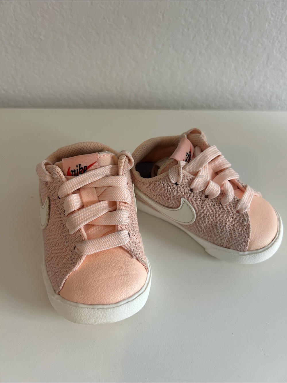 Nike Baby Low-Top Sneakers Pink Peach with White Swoosh Size 3C